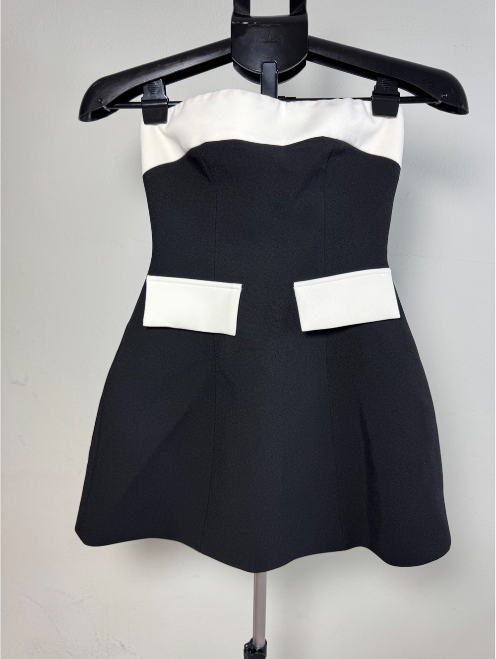 Heiress Beverly Hills Strapless Black and White Mini Dress XXS